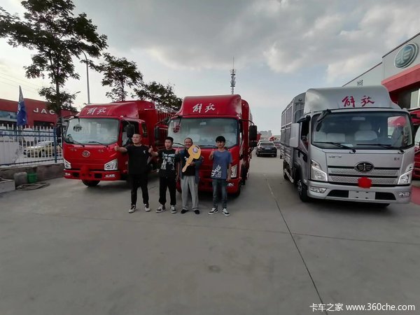 曲靖东山王老板，刘老板，张老板团购3辆解放致富车