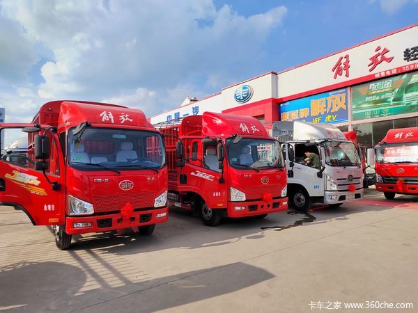 曲靖东山王老板，刘老板，张老板团购3辆解放致富车