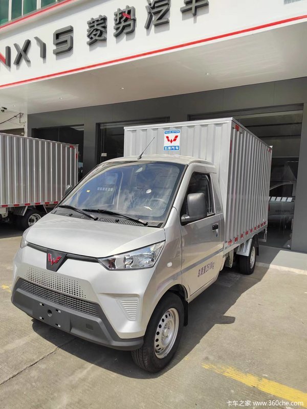 五菱汽车～神车小厢货～新能源汽车出门更省钱