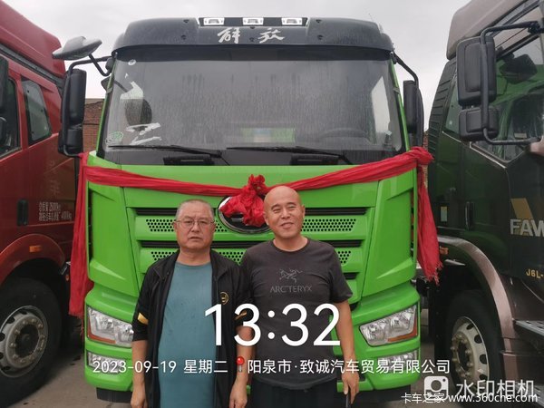 1台解放J6L轻量化自卸车成功交付客户