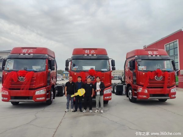 恭喜南乐县客户 喜提解放J6P牵引车