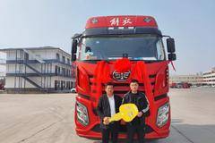 恭喜南乐县客户 喜提JH5牵引车！！！