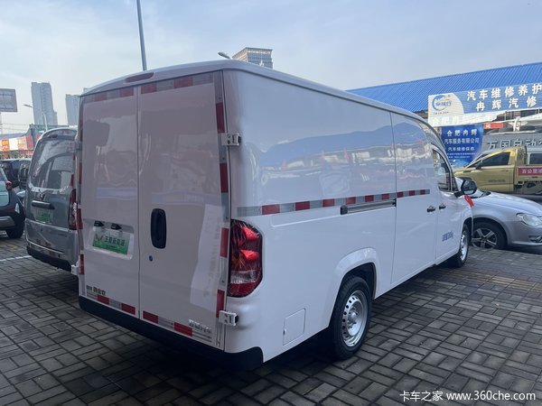五菱菱势黄金仓到店，月底前享受5年20万公里免费保养