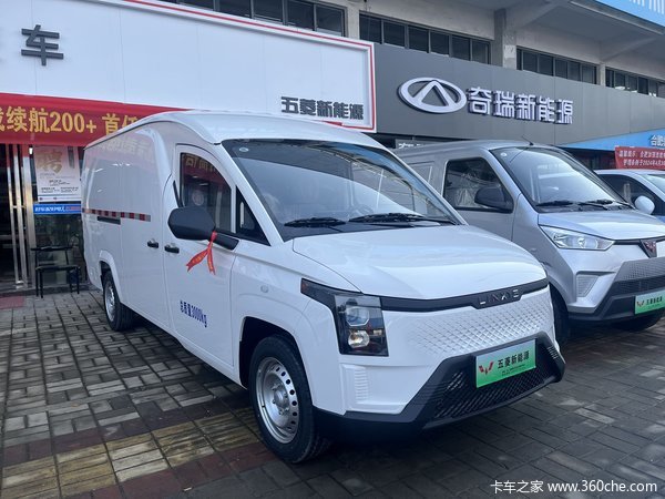 五菱菱势黄金仓到店，月底前享受5年20万公里免费保养