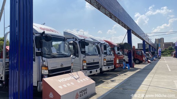 中国重汽HOWO轻卡年底促销活动开始了