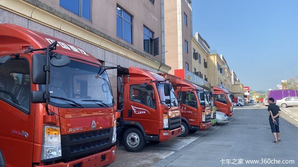 中国重汽HOWO轻卡年底促销活动开始了