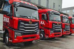 豪沃MAX最新款载货车，与牵引车同款驾驶室，空间更大。