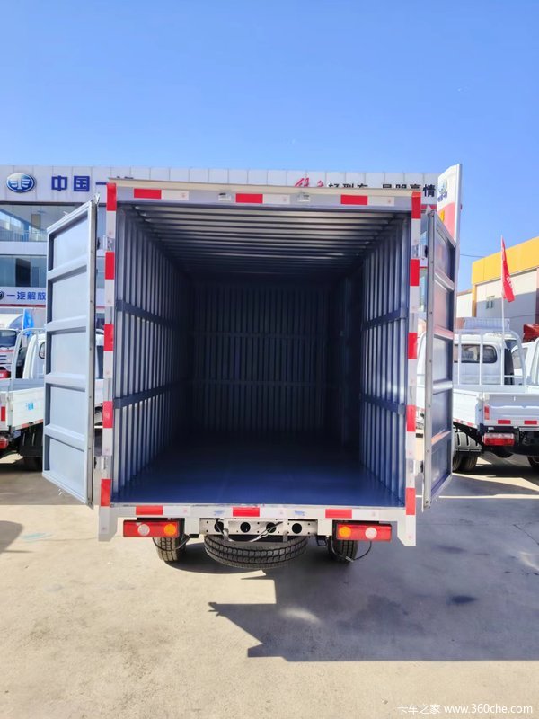 ������ѡ��װ�䣬����������ǿ����3���ڿո���װ