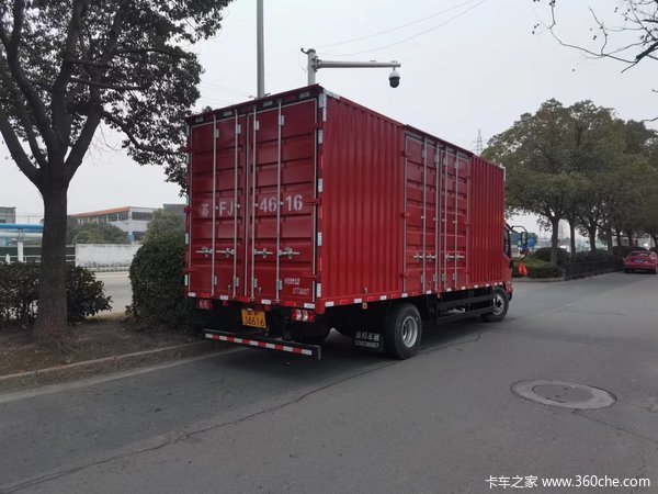 1台骏铃A8载货车成功交付客户 祝生意兴隆