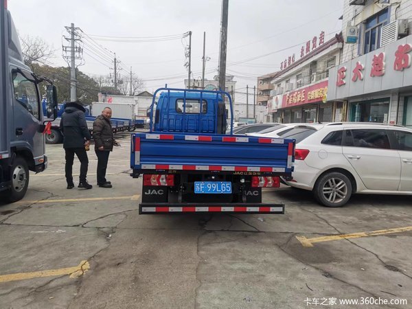 1台骏铃V3载货车成功交付客户 祝生意兴隆