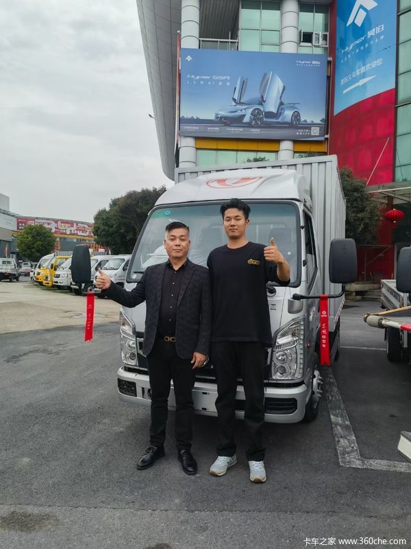 恭喜李总 喜提东风小霸王W15载货车