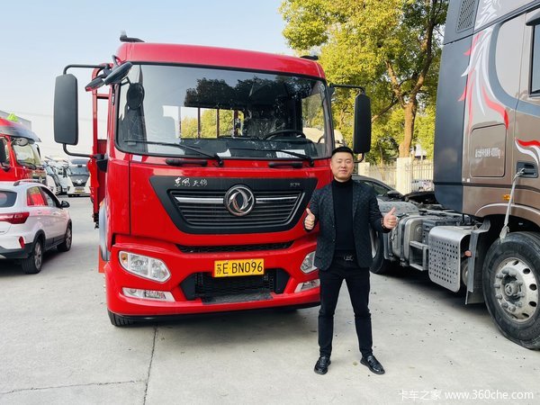 恭喜李总 喜提东风天锦KR载货车，提车大吉。