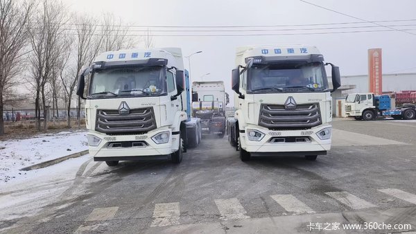 中国重汽 豪沃N7G重卡 轻量化 460马力 6X4 CNG牵引车(ZZ4257V424JF1C)