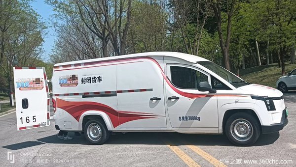 货仓超大超同级 续航超长超同行 驾舱真舒服 高顶驾舱舒适驾乘。