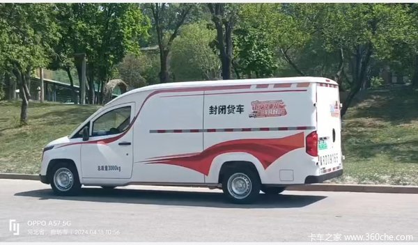 货仓超大超同级 续航超长超同行 驾舱真舒服 高顶驾舱舒适驾乘。