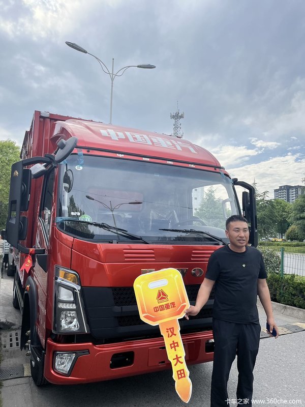 恭喜罗总喜提中国重汽豪沃轻卡,170马力4.2米厢式货车1台