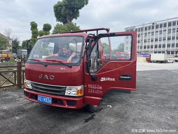上海海航汽销2台康铃H5载货车成功交付客户