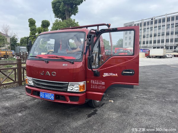 上海海航汽销2台康铃H5载货车成功交付客户