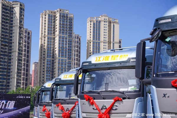 江淮重卡星耀X5天然气牵引车，王者动力加持，促销中！