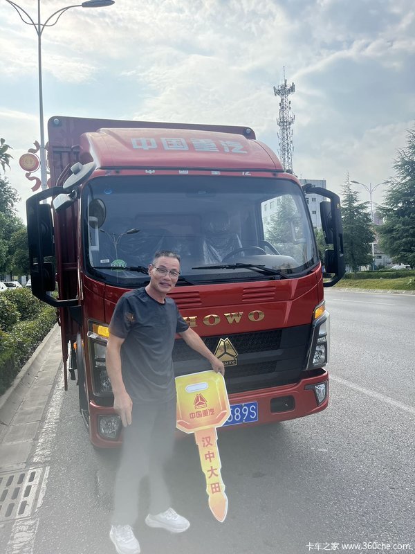 恭喜杨老板喜提中国重汽豪沃轻卡,4.2米苍栏汽车1台