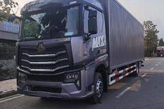 中国重汽 MAX大单桥 载货车中的天花板，绝绝配置