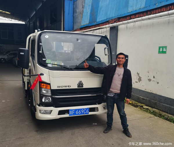 恭喜秦老板喜提中国重汽豪沃轻卡,140马力3.65米载货汽车1台
