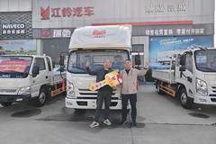 恭喜徐老板 在佳运集团江铃轻卡专卖店喜提凯威载货车