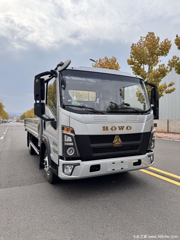 豪沃金悍将潍柴151马力宽体平板载货车