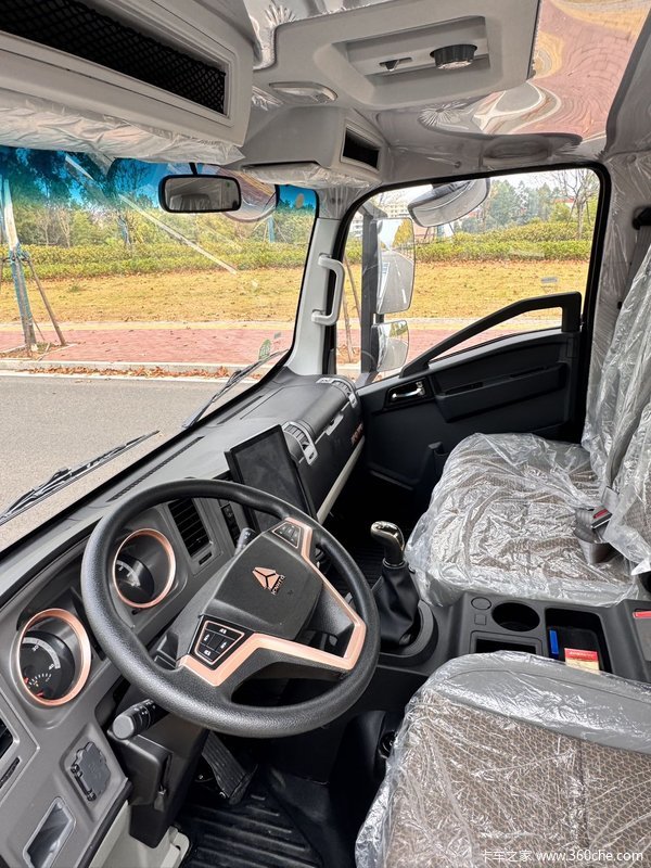 豪沃金悍将潍柴151马力宽体平板载货车