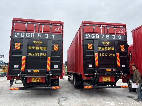 2台解放J6L载货车240马力成功交付客户