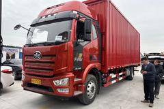 2台解放J6L载货车240马力成功交付客户