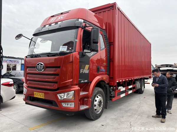 2台解放J6L载货车240马力成功交付客户