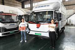 恭喜李老板 喜提零米电动仓栏一台，生意兴隆！