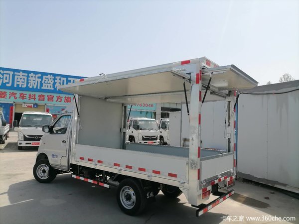 三吨王东风小霸王W08翼展售货车，东风金融助力4万2年免息贷！