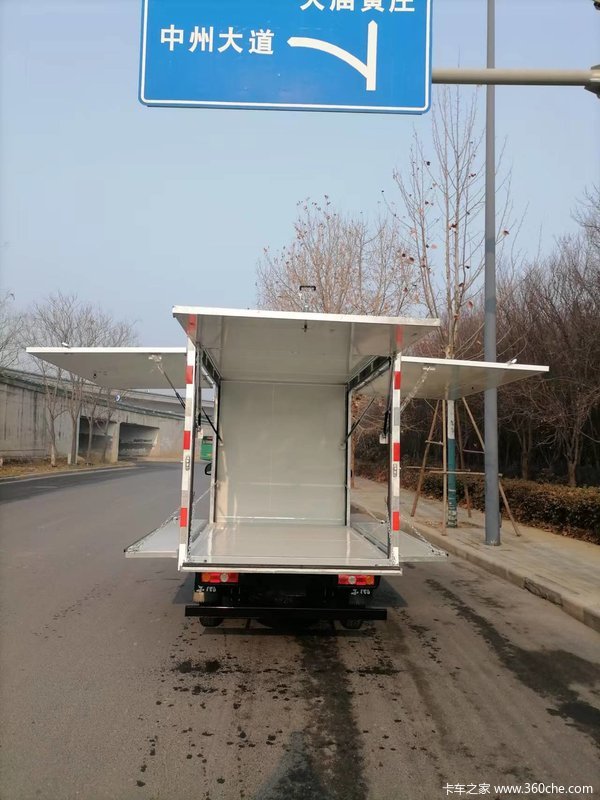 三吨王东风小霸王W08翼展售货车，东风金融助力4万2年免息贷！