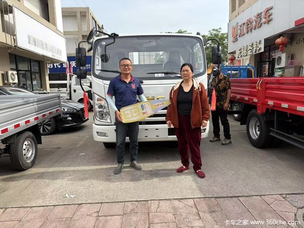 无锡圣邦汽车恭喜朱女士 喜提凯威载货车