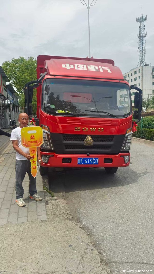 恭喜杨老板喜提中国重汽豪沃轻卡，170马力苍栏车1台