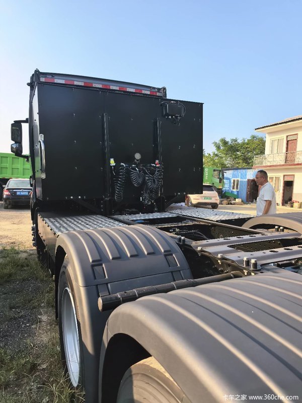 比亚迪Q3纯电重卡牵引车452度电，中短途运输利器