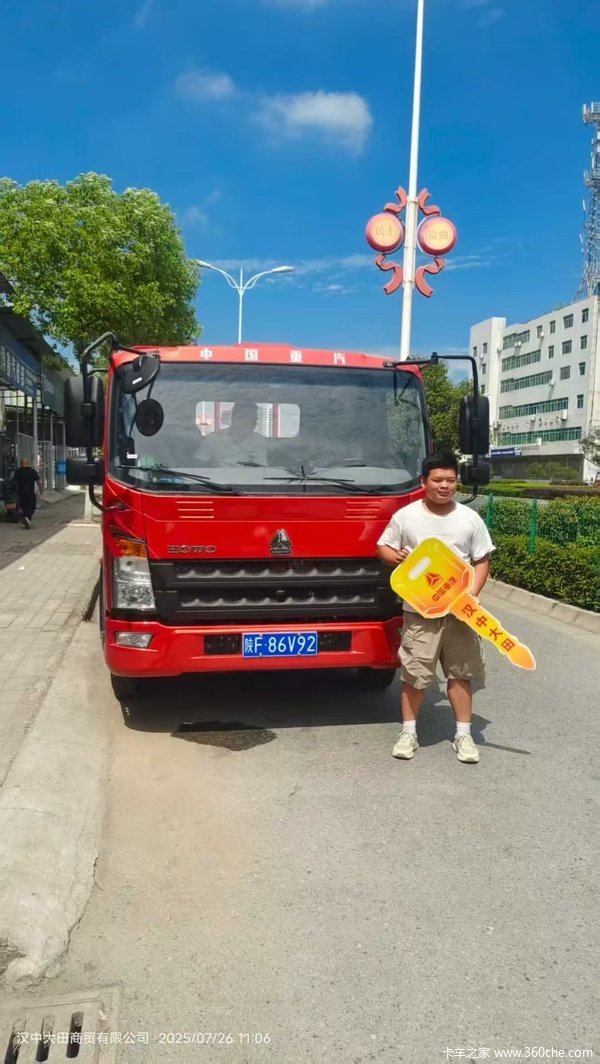 恭喜金老板喜提中国重汽豪沃轻卡,140马力载货汽车1台