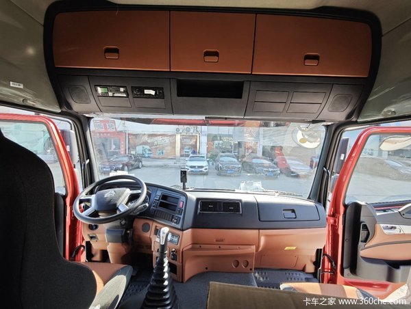 豪沃NX8米3车型现车到店,手动八档箱,潍柴发动机,245马力