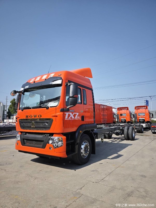 中国重汽 HOWO TX 290马力 4X2 9.6米厢式载货车(国六)(ZZ5187XXYK711GF1)