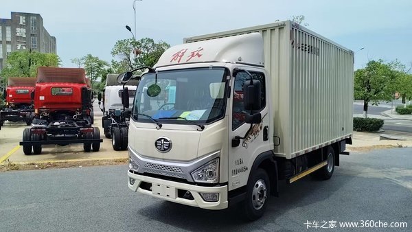 本月购买解放指定型优惠多多，购车送交强险活动