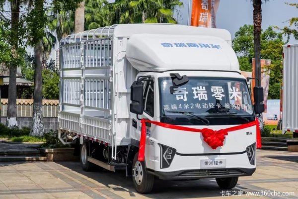 奇瑞商用车高端轻卡特惠箱货栏板各一台