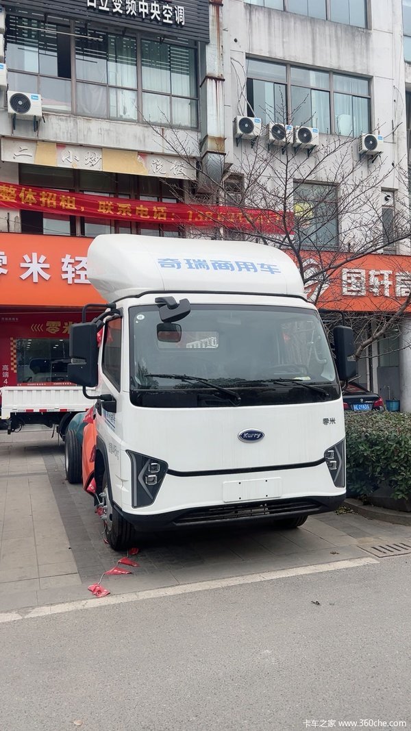 奇瑞商用车高端轻卡特惠箱货栏板各一台