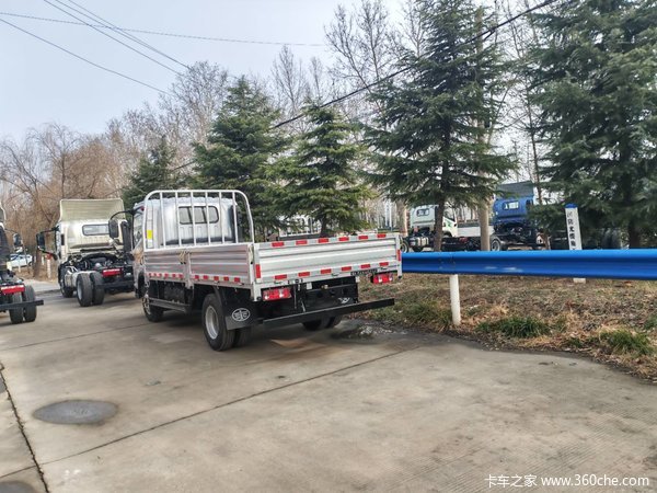 解放新春礼惠卡友 七万两千八 俩车开回家