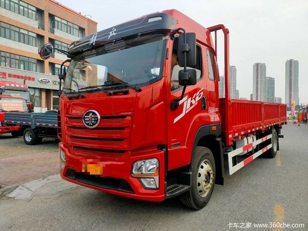 青岛解放 JK6中卡 220马力 4X2 6.8米栏板载货车