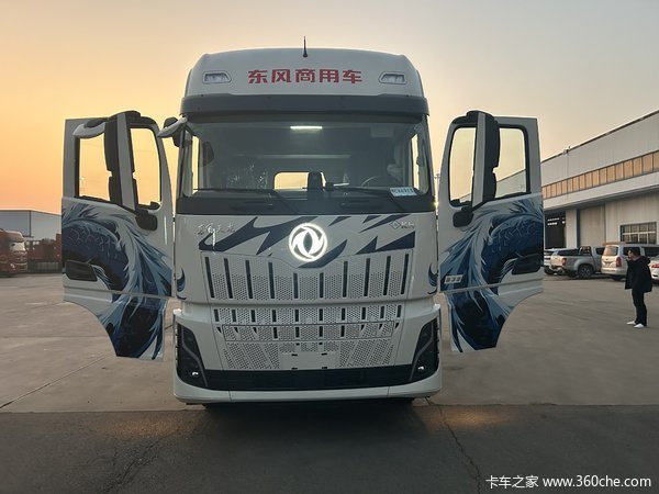 东风新款D600驾驶室，康明斯630马力，伊顿自动挡福伊特液缓