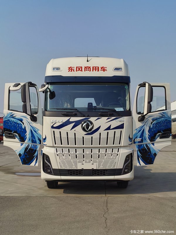 东风新款D600驾驶室，康明斯630马力，伊顿自动挡福伊特液缓