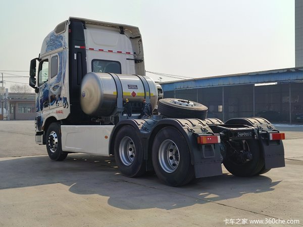 东风新款D600驾驶室，康明斯630马力，伊顿自动挡福伊特液缓