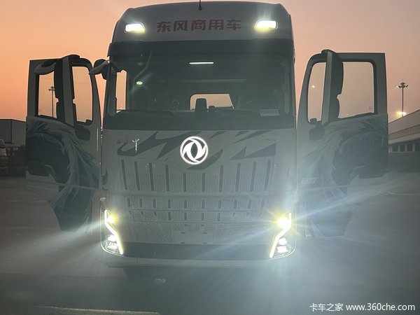 东风新款D600驾驶室，康明斯630马力，伊顿自动挡福伊特液缓